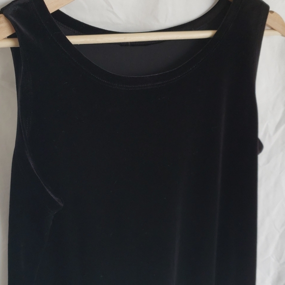 Black velvet tank - Picture 2 of 3